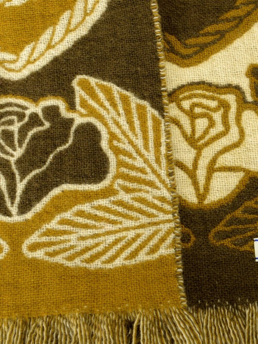 Burberry "MU B Shield Graphic Scf" Loch Wool Cashmere Scarf - Picture 4 of 4